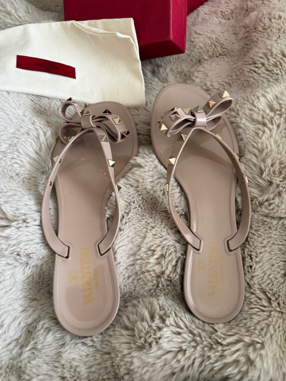 Valentino Garavani Rockstud Rubber Slippers - Picture 6 of 8